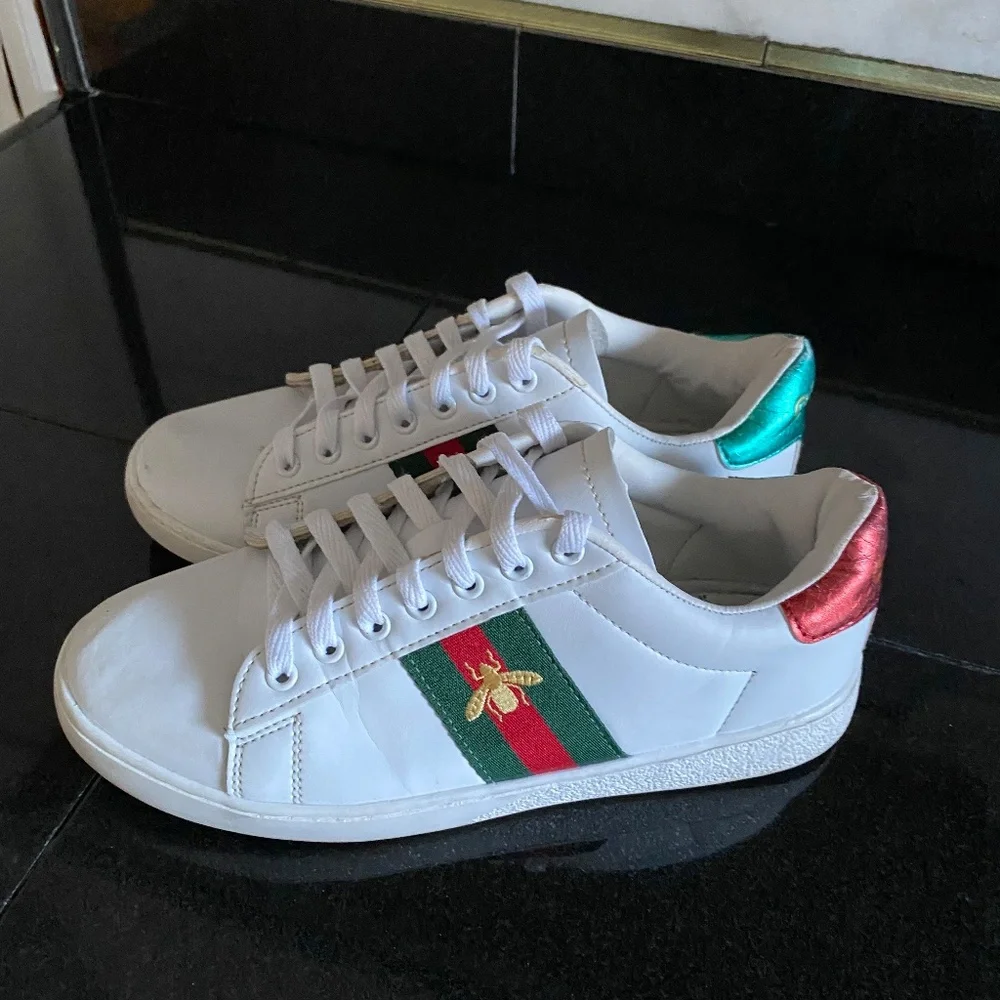Gucci White WOMEN'S ACE SNEAKER WITH BEE - Picture 2 of 12